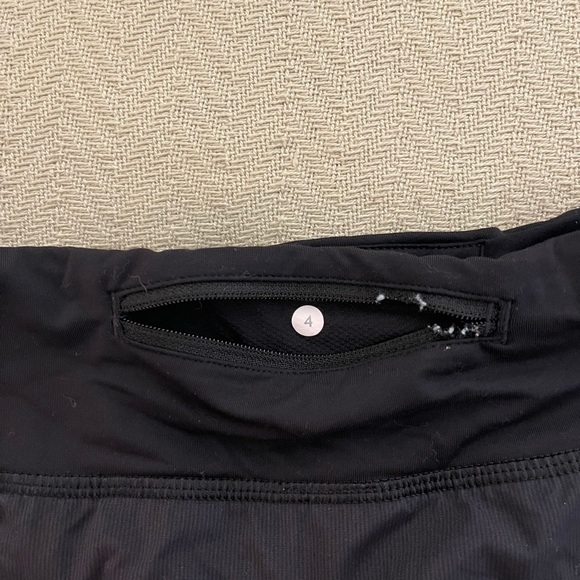 Speed Short with Ruffle - Picture 4 of 4